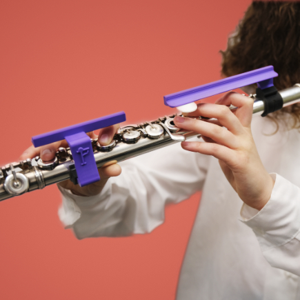 A girl playing with Fluture Ergo Duo.